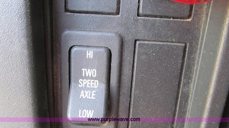 image for item G2181 1996 International 4900 oil distribution truck