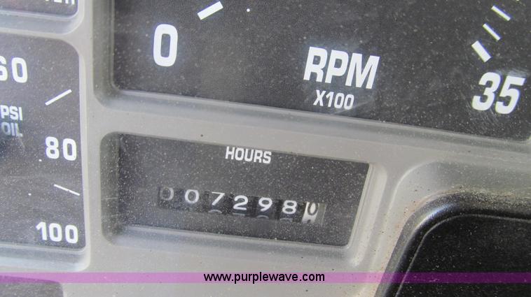 image for item G2181 1996 International 4900 oil distribution truck