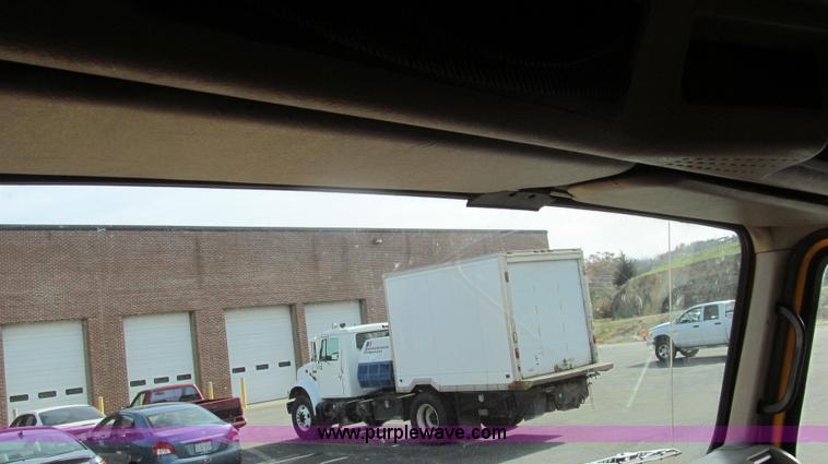 image for item G2181 1996 International 4900 oil distribution truck