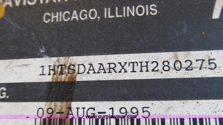 image for item G2181 1996 International 4900 oil distribution truck