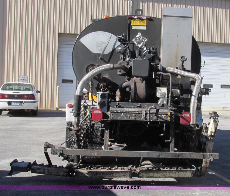 image for item G2182 1996 International 4900 oil distribution truck