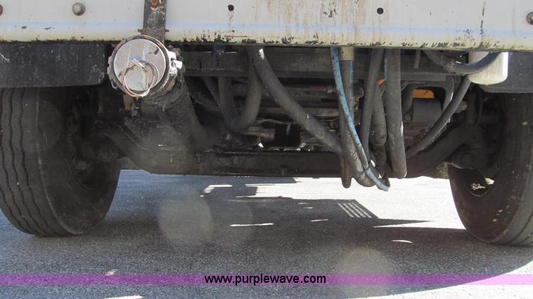 image for item G2182 1996 International 4900 oil distribution truck