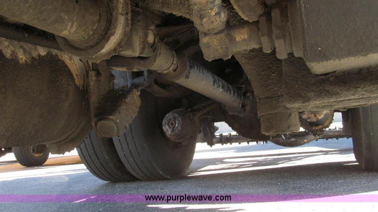 image for item G2182 1996 International 4900 oil distribution truck