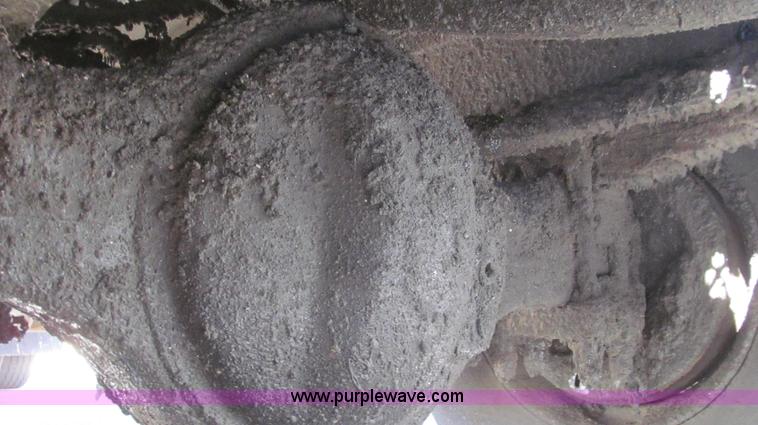 image for item G2182 1996 International 4900 oil distribution truck