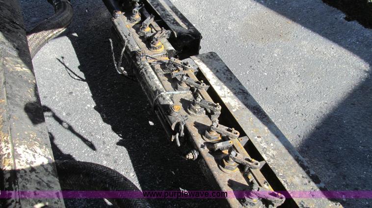 image for item G2182 1996 International 4900 oil distribution truck