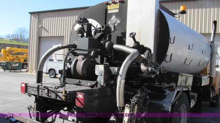 image for item G2182 1996 International 4900 oil distribution truck