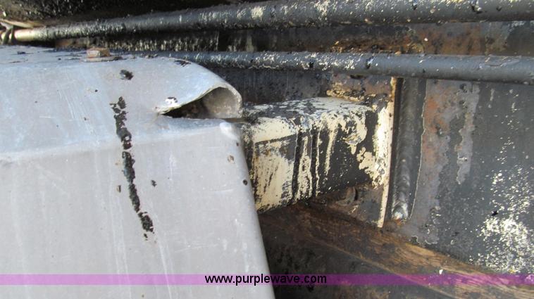 image for item G2182 1996 International 4900 oil distribution truck