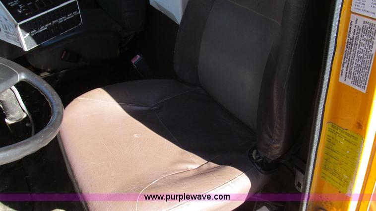 image for item G2182 1996 International 4900 oil distribution truck