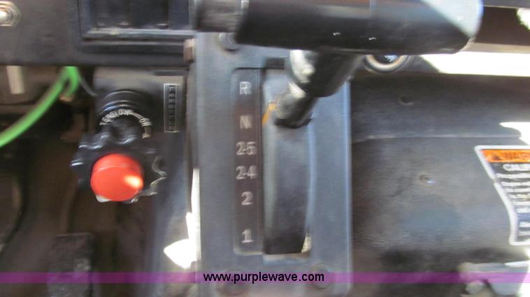 image for item G2182 1996 International 4900 oil distribution truck