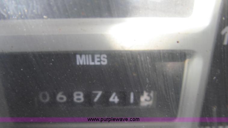 image for item G2182 1996 International 4900 oil distribution truck