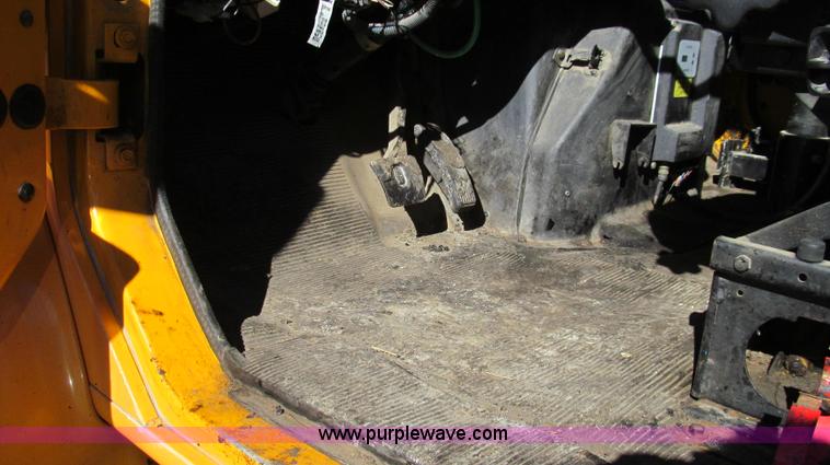 image for item G2182 1996 International 4900 oil distribution truck