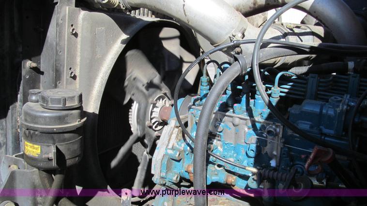 image for item G2182 1996 International 4900 oil distribution truck