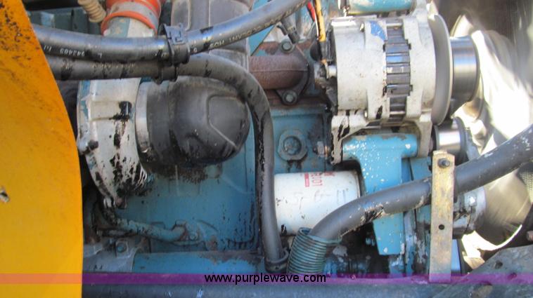 image for item G2182 1996 International 4900 oil distribution truck