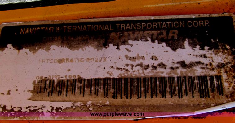 image for item G2182 1996 International 4900 oil distribution truck