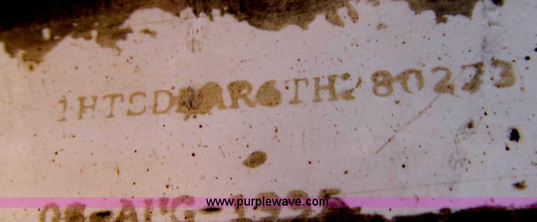 image for item G2182 1996 International 4900 oil distribution truck