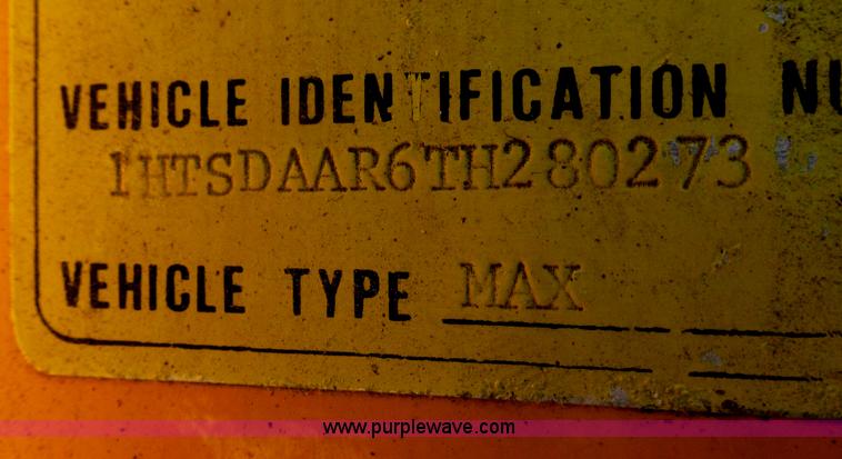 image for item G2182 1996 International 4900 oil distribution truck