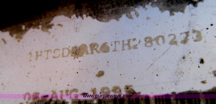 image for item G2182 1996 International 4900 oil distribution truck