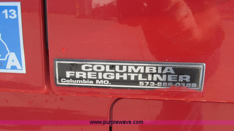 image for item G2184 2003 Volvo VNL semi truck