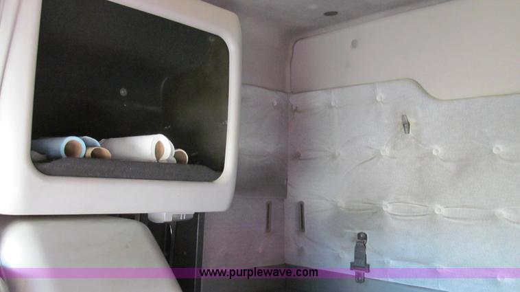 image for item G2184 2003 Volvo VNL semi truck