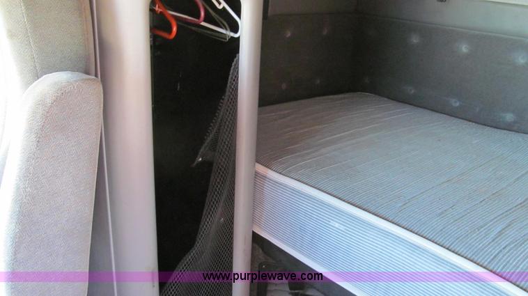 image for item G2184 2003 Volvo VNL semi truck