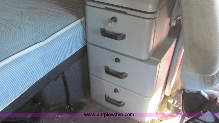 image for item G2184 2003 Volvo VNL semi truck