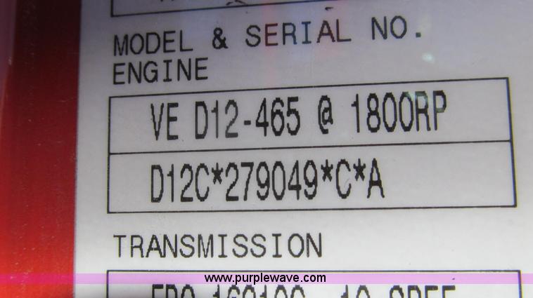 image for item G2184 2003 Volvo VNL semi truck