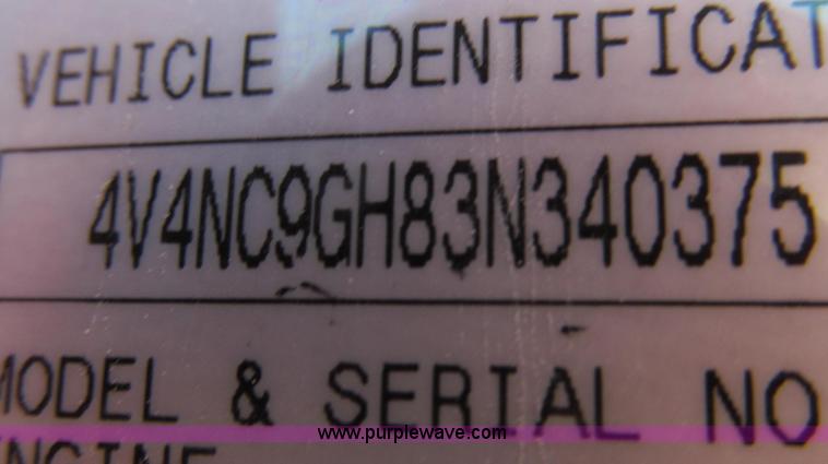 image for item G2184 2003 Volvo VNL semi truck