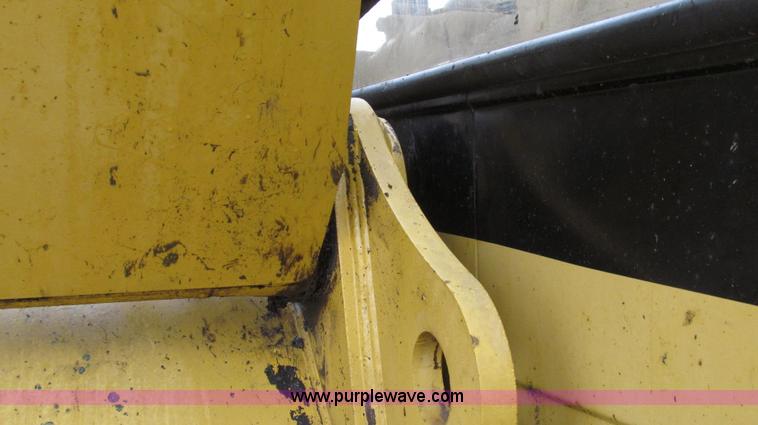 image for item G2193 1993 Caterpillar 320L excavator