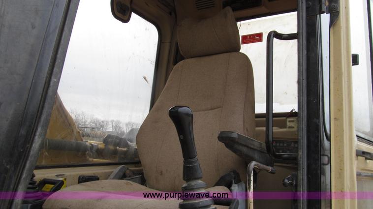 image for item G2193 1993 Caterpillar 320L excavator