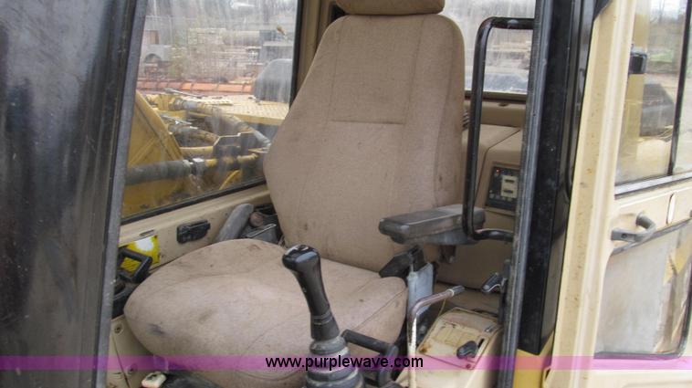 image for item G2193 1993 Caterpillar 320L excavator