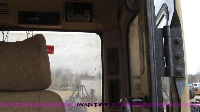 image for item G2193 1993 Caterpillar 320L excavator