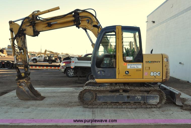 image for item G6204 2004 John Deere 80C excavator