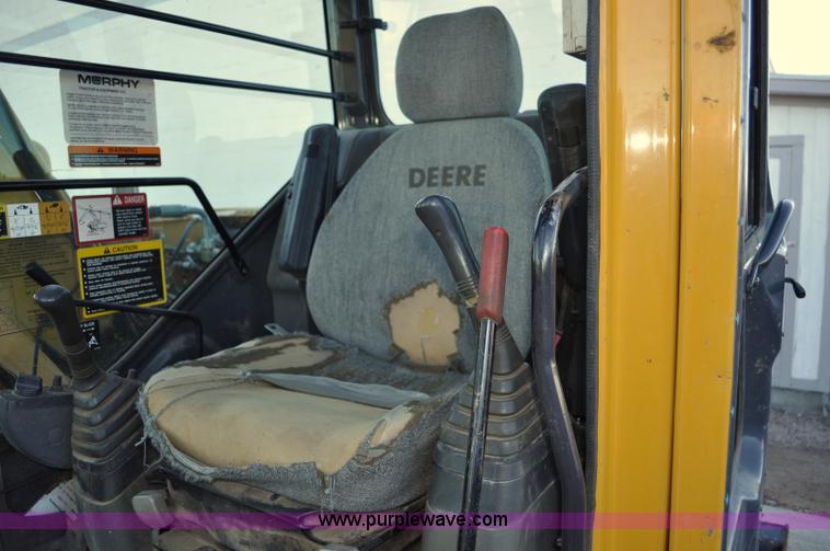 image for item G6204 2004 John Deere 80C excavator