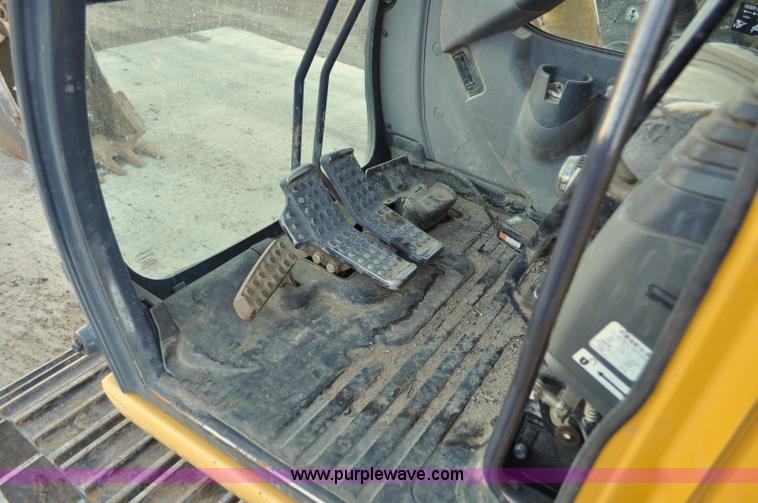 image for item G6204 2004 John Deere 80C excavator