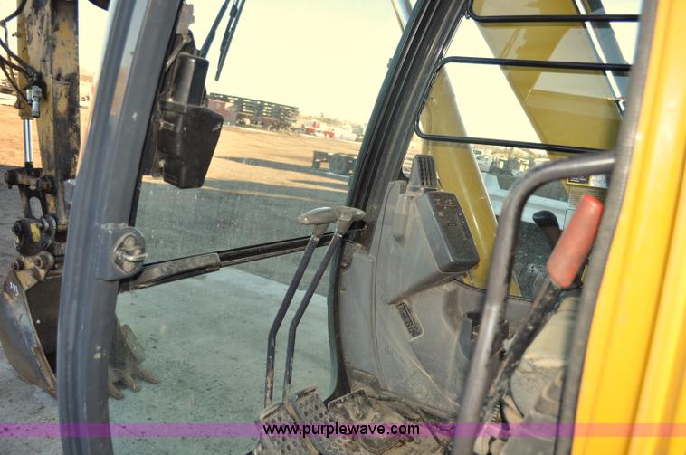 image for item G6204 2004 John Deere 80C excavator