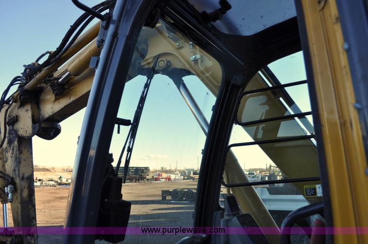 image for item G6204 2004 John Deere 80C excavator