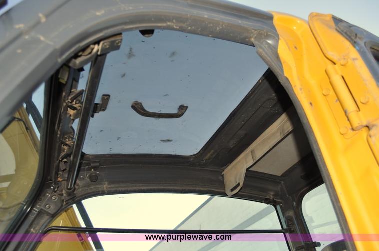 image for item G6204 2004 John Deere 80C excavator