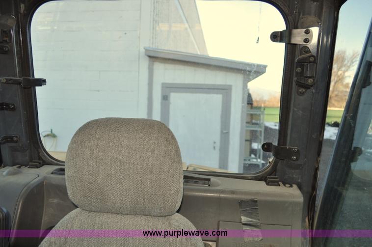 image for item G6204 2004 John Deere 80C excavator