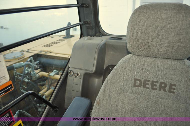 image for item G6204 2004 John Deere 80C excavator