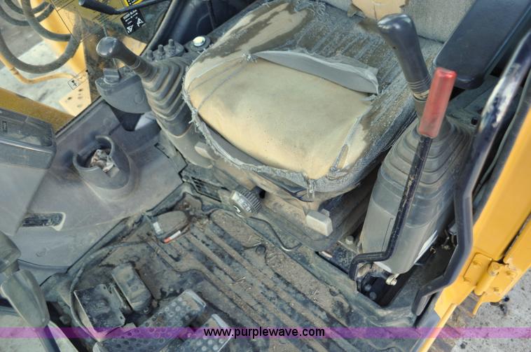 image for item G6204 2004 John Deere 80C excavator