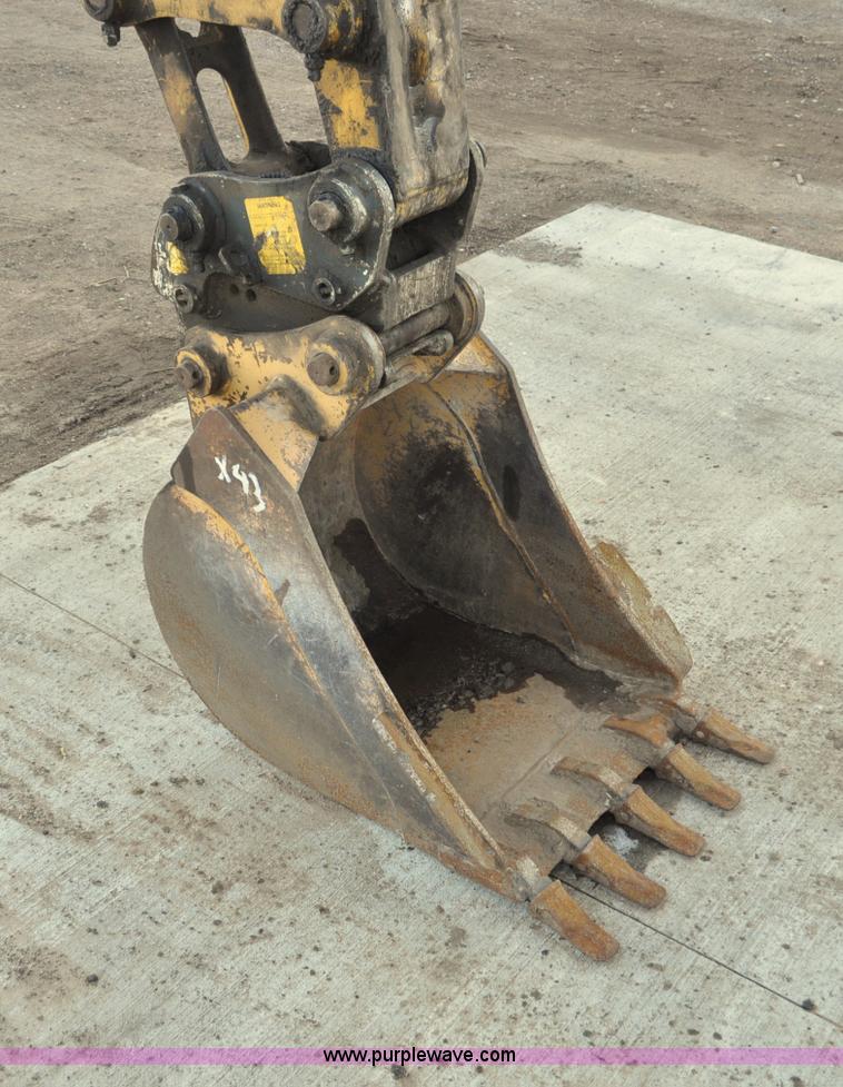 image for item G6204 2004 John Deere 80C excavator