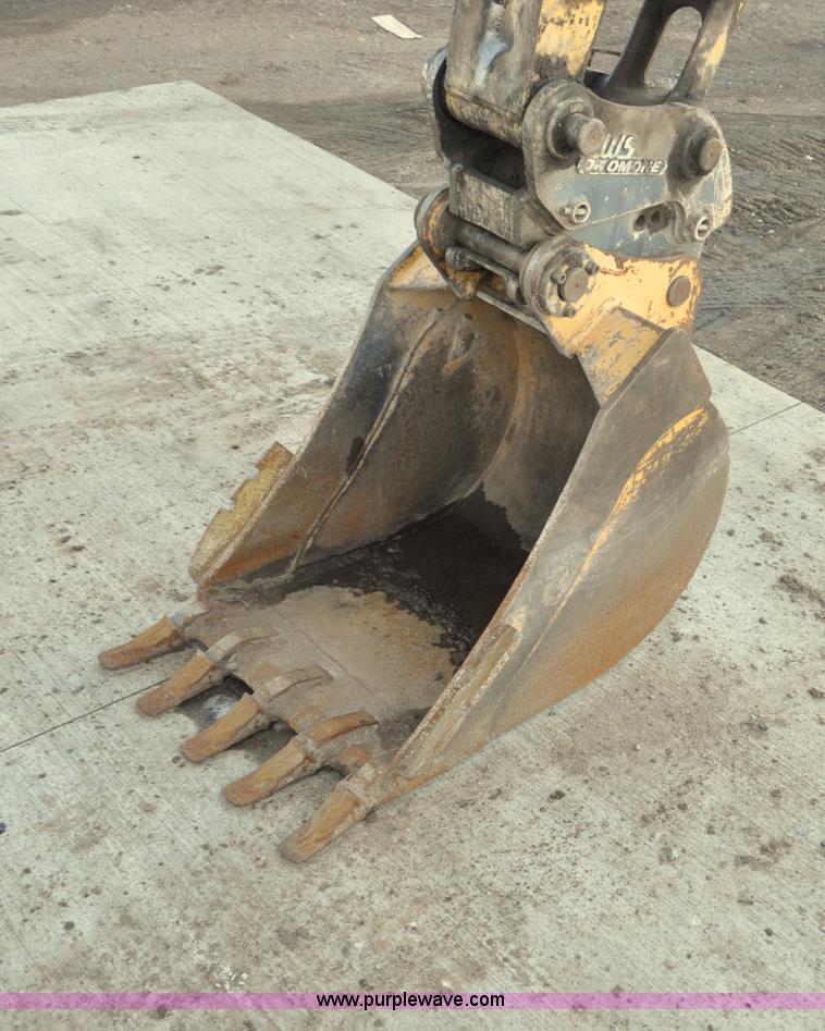 image for item G6204 2004 John Deere 80C excavator