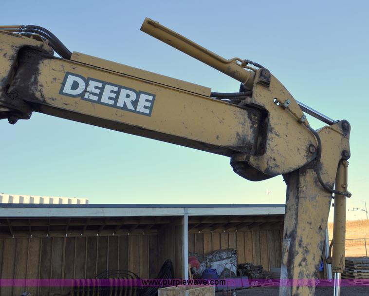 image for item G6204 2004 John Deere 80C excavator