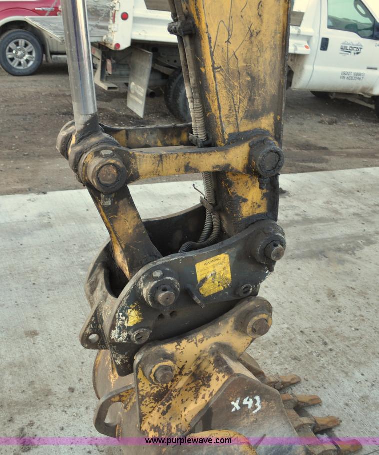 image for item G6204 2004 John Deere 80C excavator
