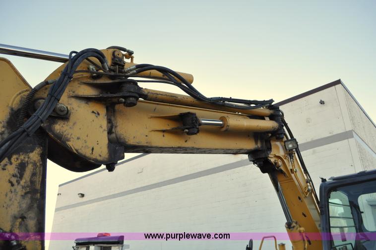image for item G6204 2004 John Deere 80C excavator