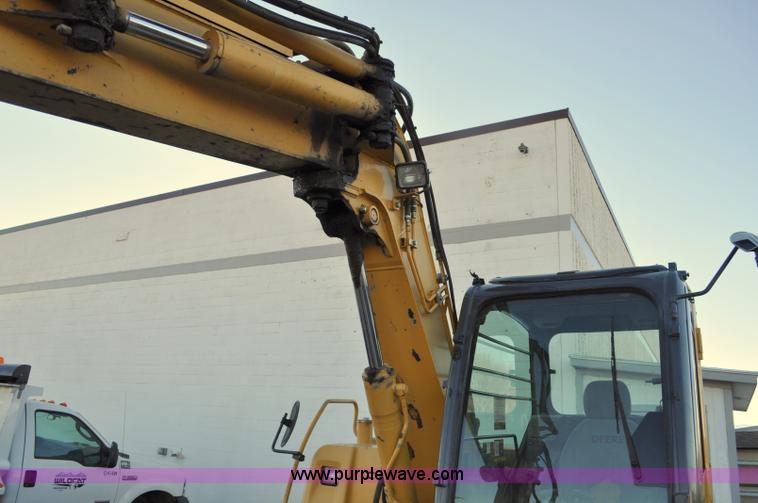 image for item G6204 2004 John Deere 80C excavator