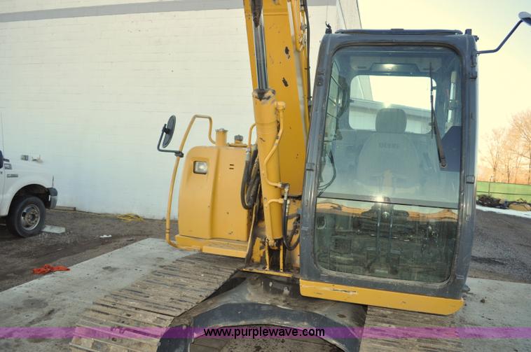 image for item G6204 2004 John Deere 80C excavator