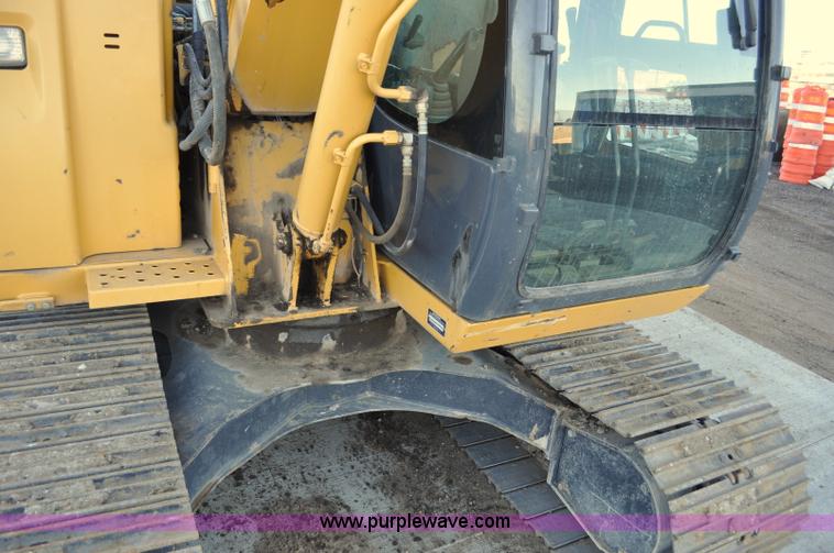 image for item G6204 2004 John Deere 80C excavator