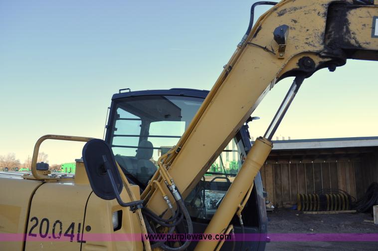 image for item G6204 2004 John Deere 80C excavator