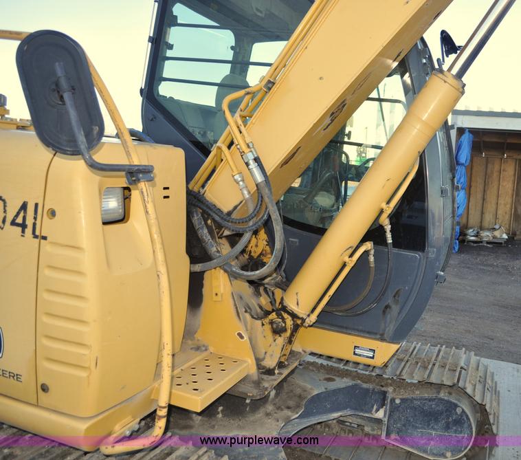 image for item G6204 2004 John Deere 80C excavator
